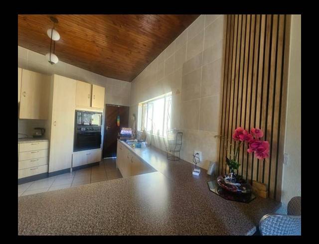 5 BEDROOM HOUSE FOR SALE IN ALBEMARLE